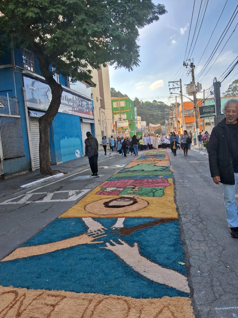Tapetes de Corpus Christi, procissão e missa marcam feriado em Taboão da Serra