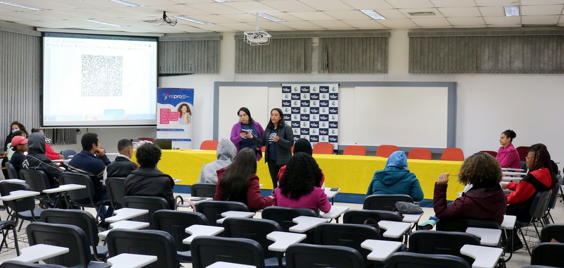 Jovens participam de ação focada no ingresso no mercado do trabalho