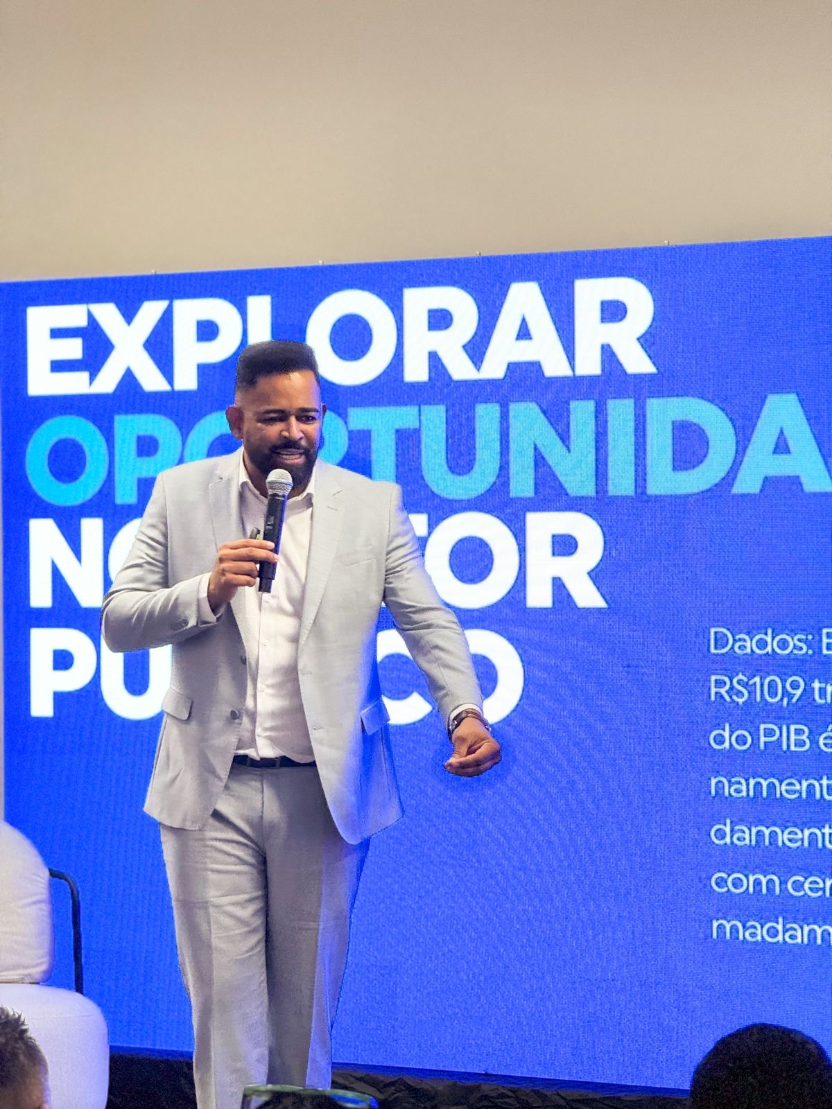 Jones Donizette palestra e lança seu livro no Expo Empreendedor