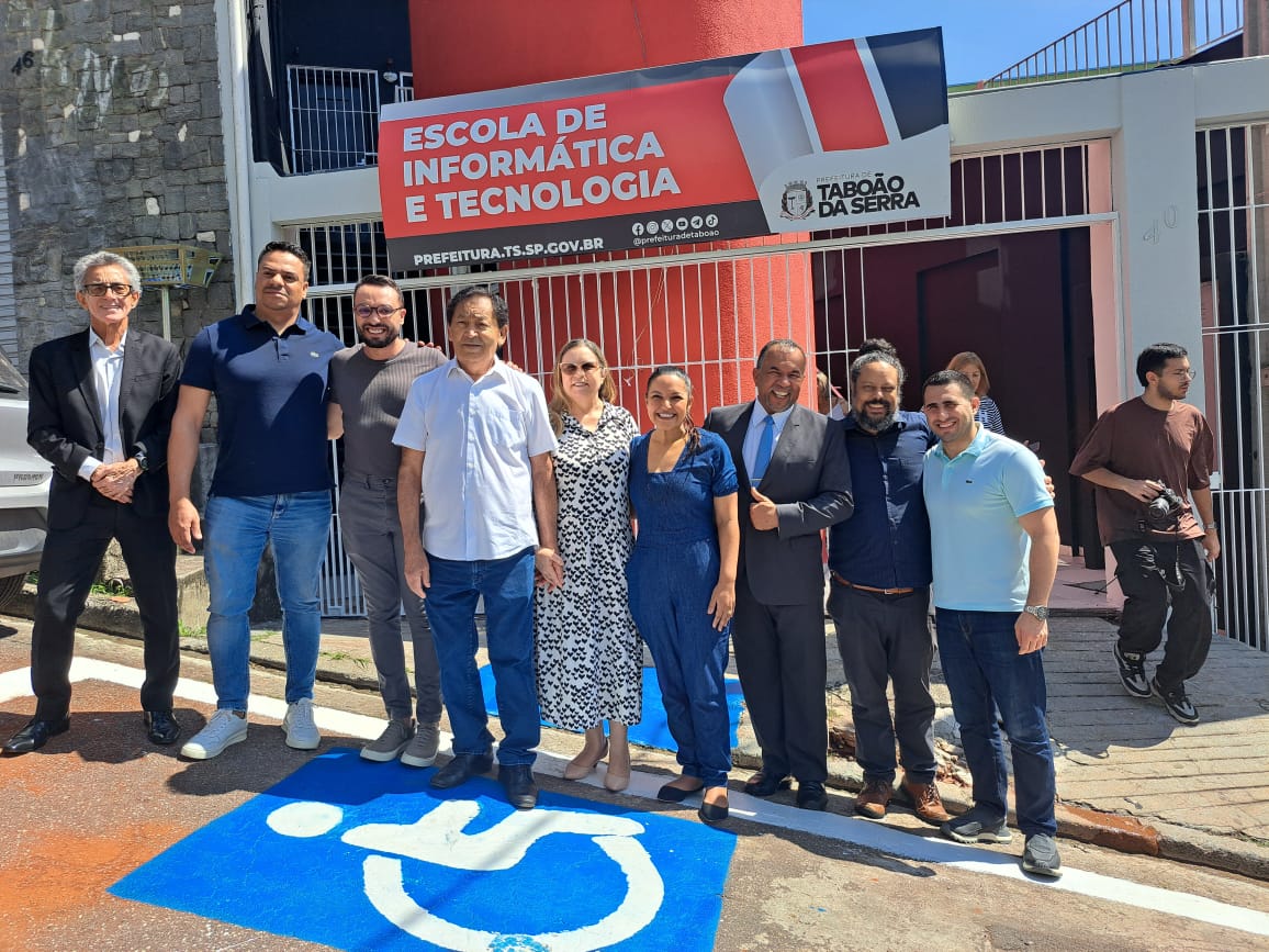 Aprígio inaugura escola de Informática e Tecnologia, novo espaço da escola PET e centro de formação para os educadores