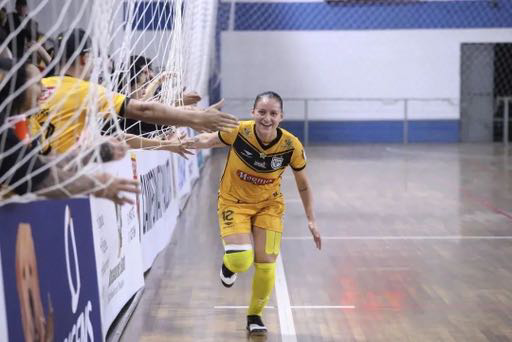 Luana Moura do Taboão Magnus é convocada para defender a Seleção Brasileira Feminina de Futsal