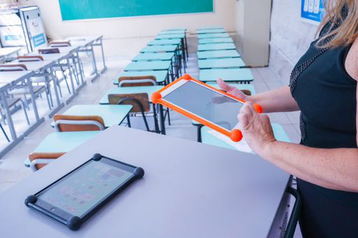 Escolas infantis de Taboão da Serra começam a receber laboratórios móveis