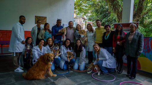 Crachás e coletes sensoriais foram entregues para os “Dogtores da Alegria” do SER de Taboão da Serra