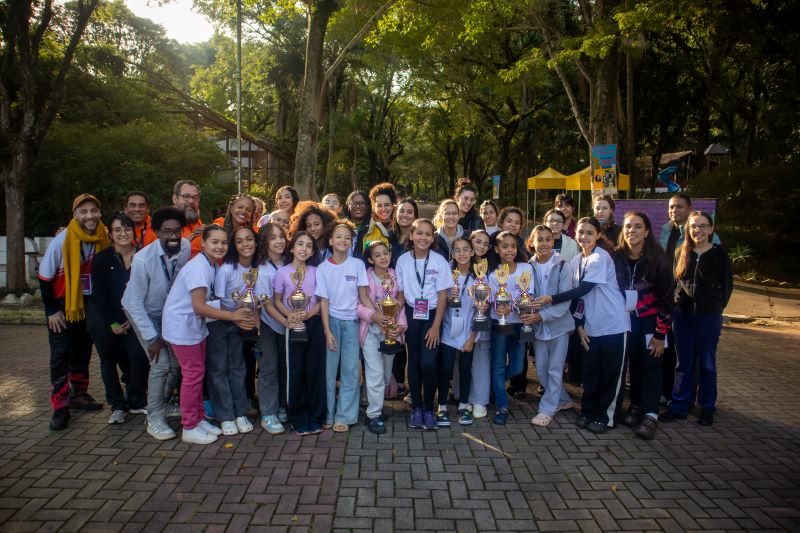 Equipe da Escola Municipal de Artes conquista 18 prêmios em concurso no Paraguai