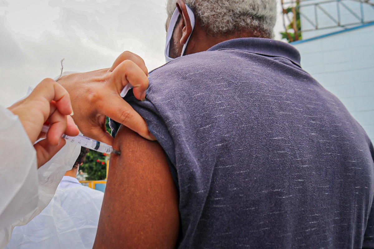 Ação para imunizar maiores de 60 anos dias 29 e 30/3 em Taboão da Serra