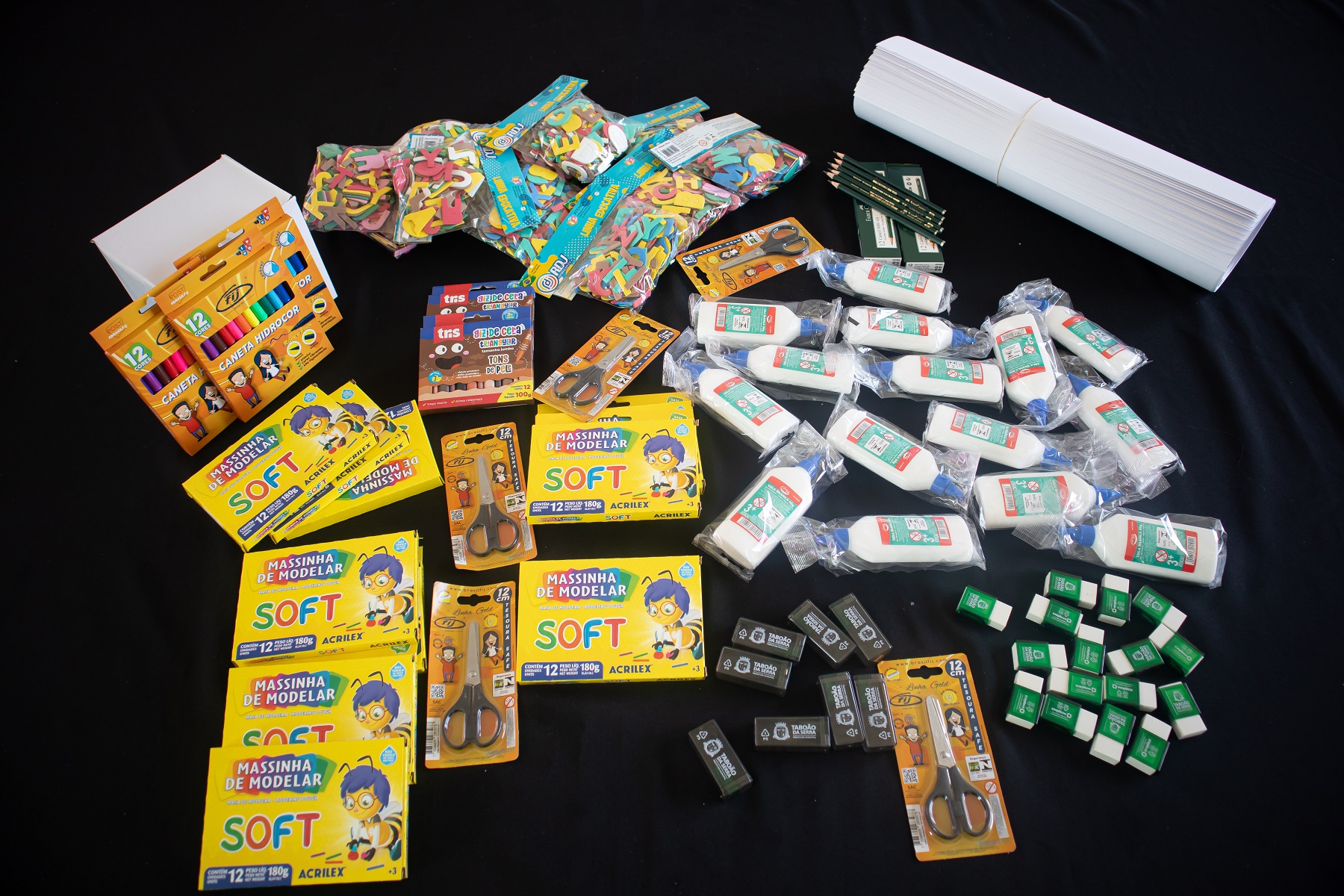 Prefeitura de Taboão entrega materiais de apoio à alfabetização para 23 escolas