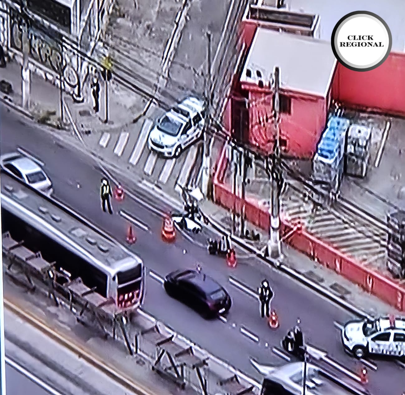 Motociclista morre após ser atropelado por ônibus na zona sul de SP; motorista fugiu do local