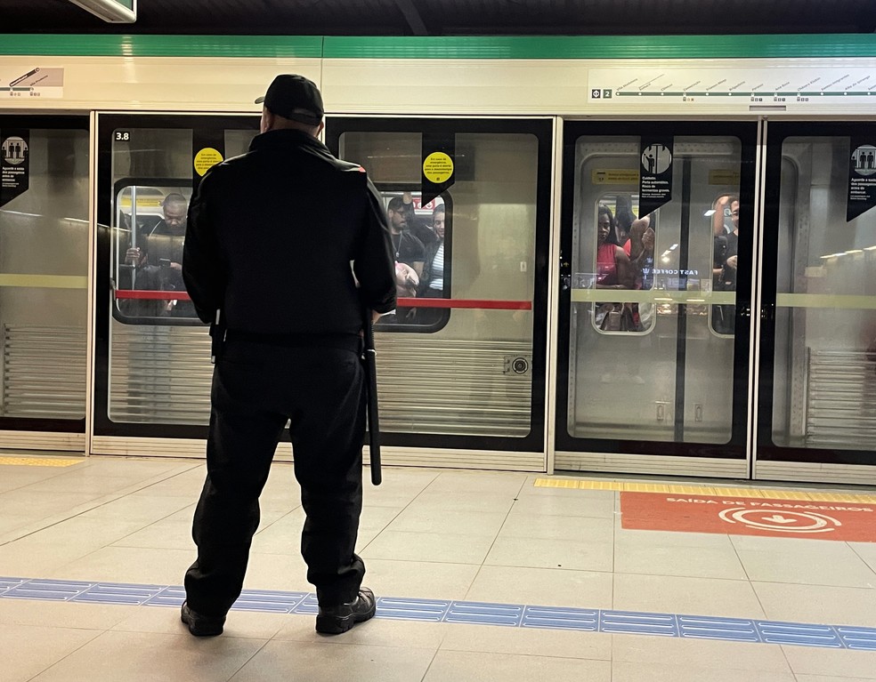Após morte, Metrô coloca vigilantes e inicia instalação de proteção nas portas