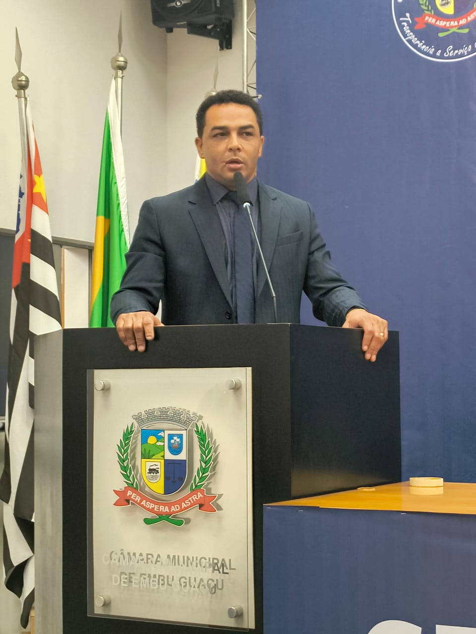 Prefeito de Embu-Guaçu tem mandato extinto pela Câmara e vice assume o cargo