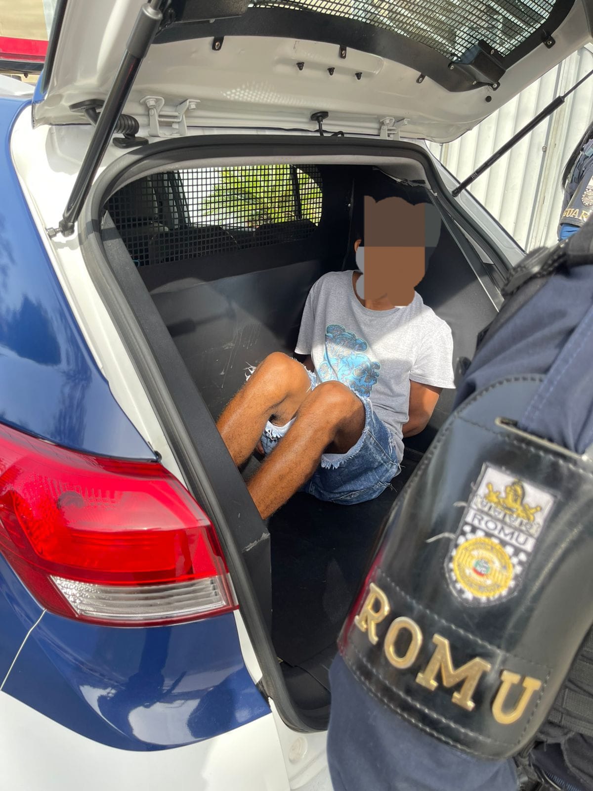 Homem é preso em flagrante por ameaçar companheira com faca em Taboão da Serra