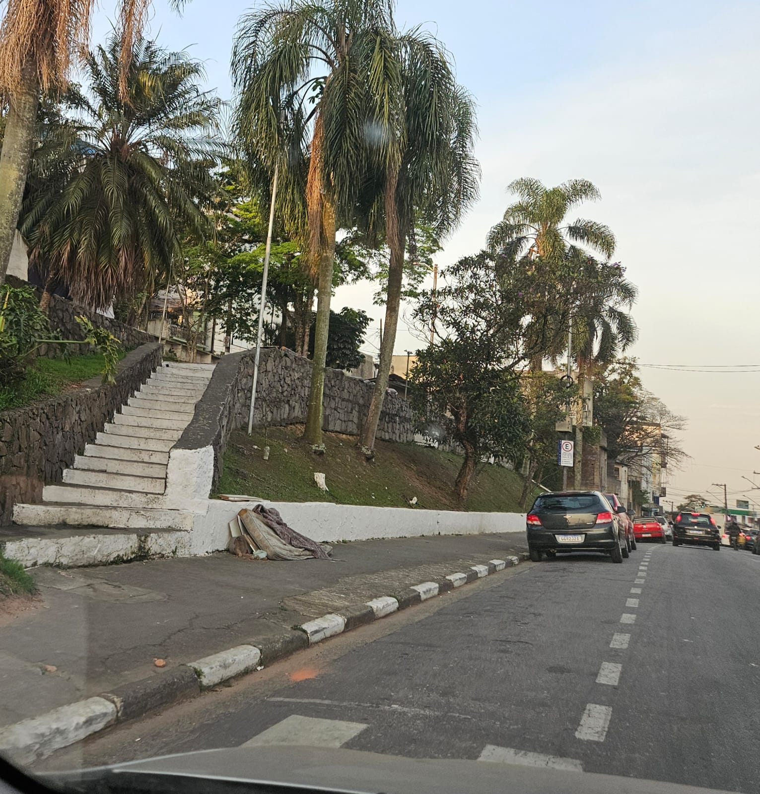 Moção pede ações urgentes na Praça dos Namorados em Itapecerica da Serra