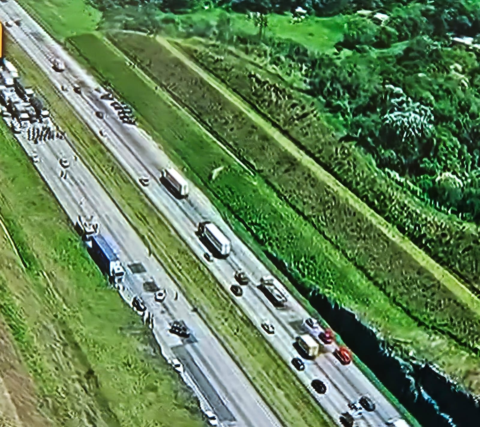 Caminhoneiro entra em estado de choque após tentativa de roubo; Rodoanel começa a ser liberado em Itapecerica da Serra