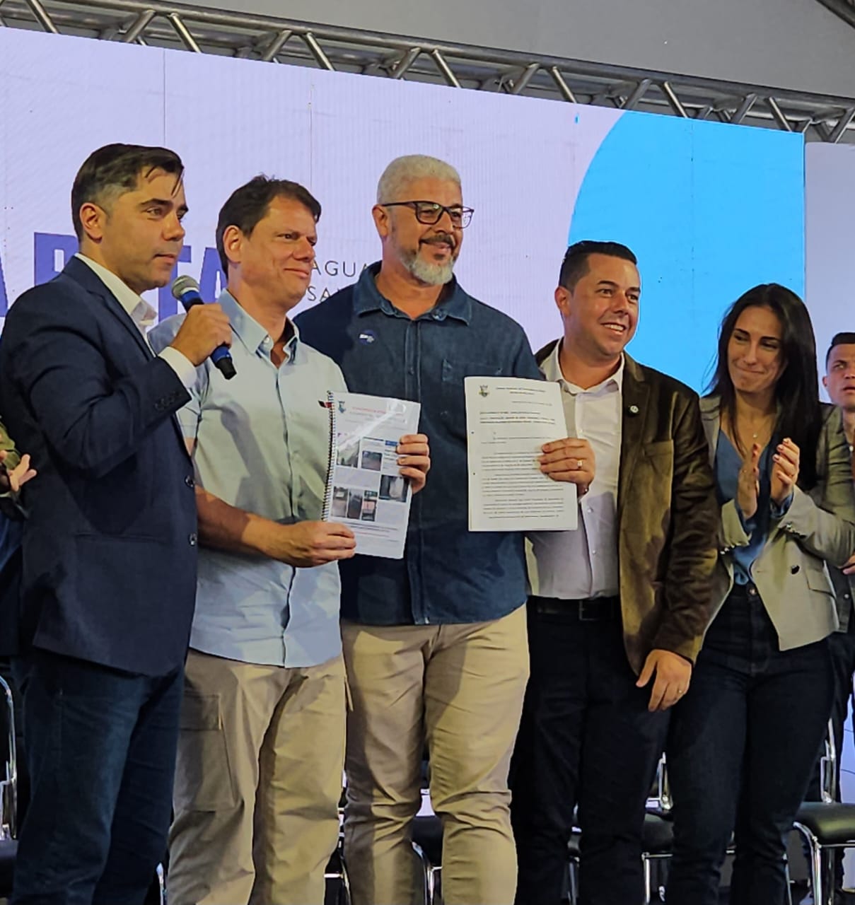 Itapecerica da Serra recebe Tarcísio de Freitas com pacote de anúncios: adutora, alças do Rodoanel e apoio para drenagem da Nove de Julho