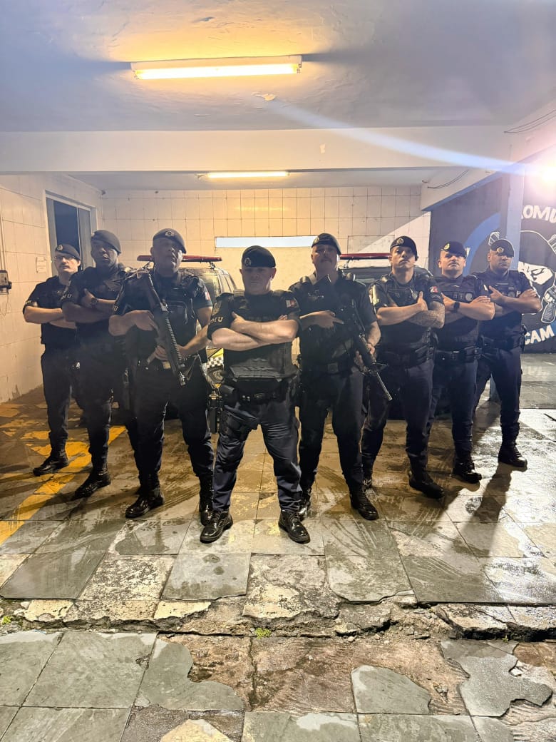 ROMU prende suspeito de tráfico e apreende drogas em viela usada para venda de entorpecentes em Taboão da Serra