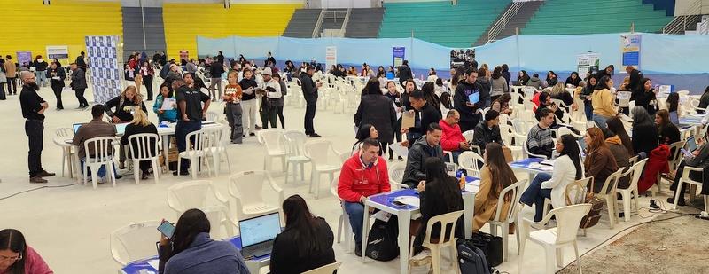 Hiper Mega Feirão reúne centenas de candidatos e oferece mais de 10 mil vagas em Itapecerica