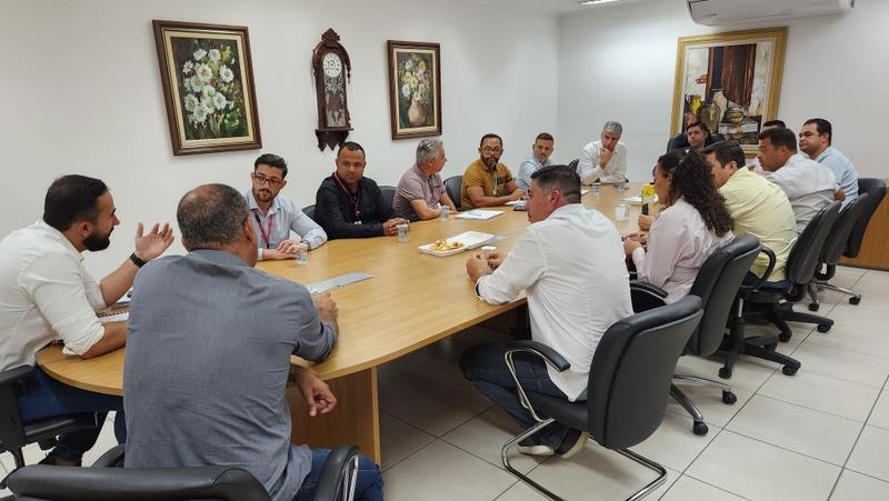 Falta de energia segue rotina em bairros de Itapecerica, e reunião com a Enel expõe cobrança por soluções