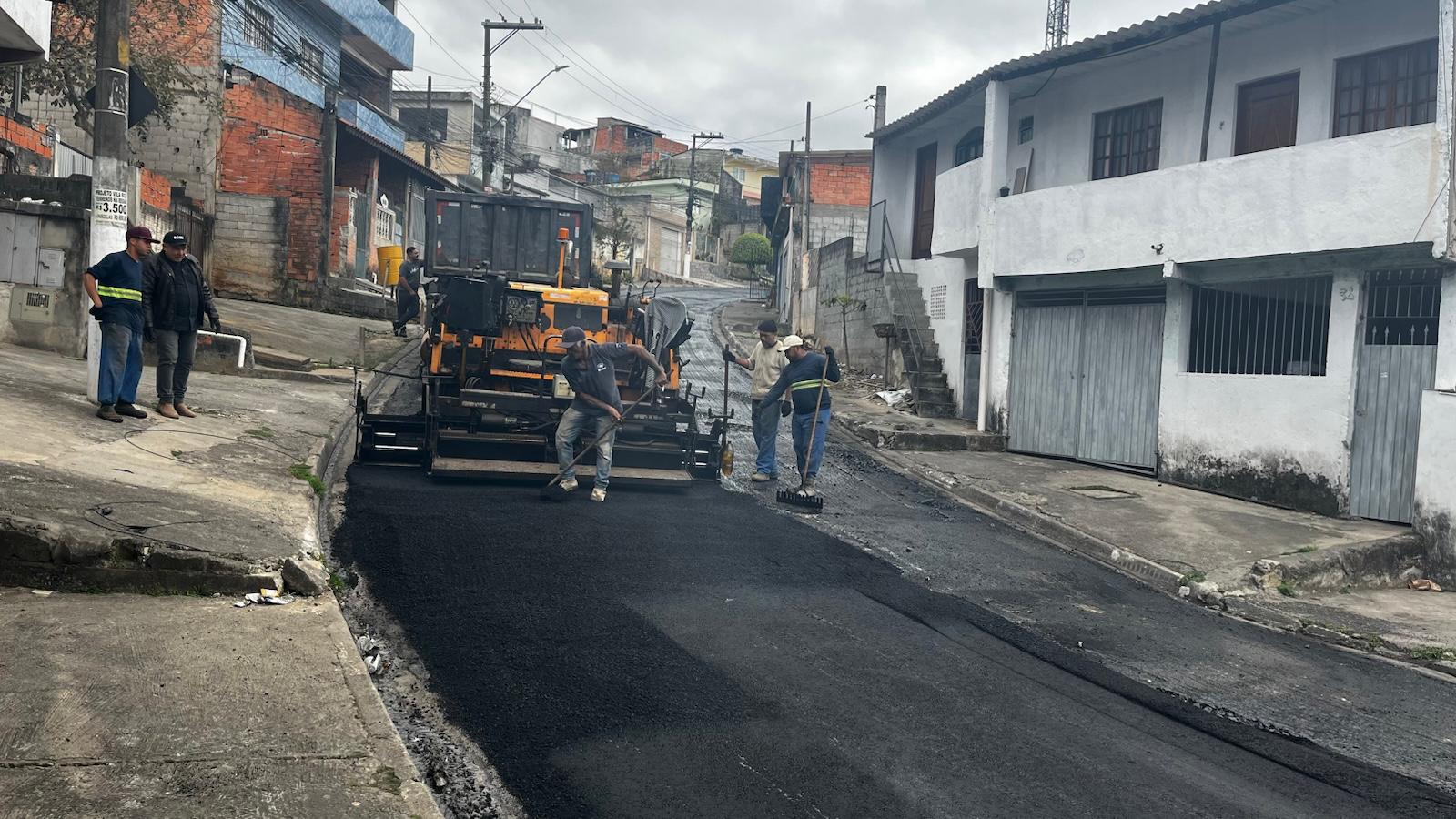 Itapecerica da Serra intensifica obras do Programa de Recapeamento e amplia melhorias viárias em toda a cidade