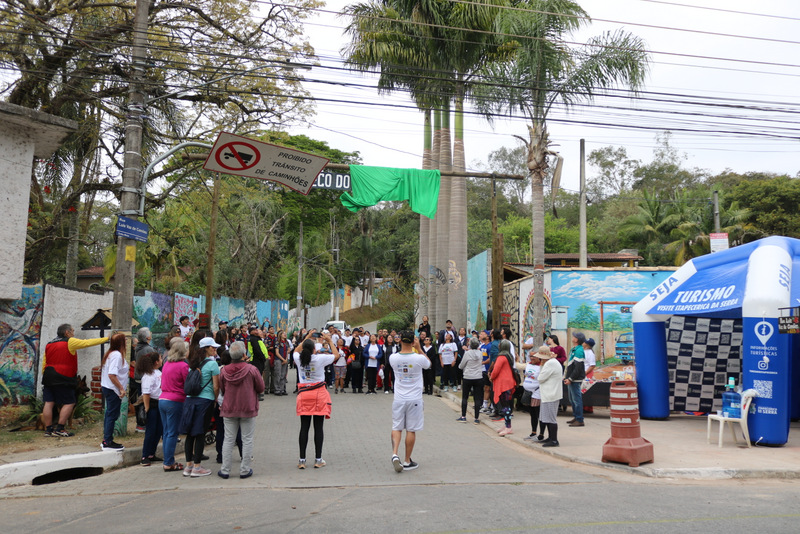 3º Passeio do Beco do Embu Mirim reúne mais de 200 pessoas em Itapecerica da Serra